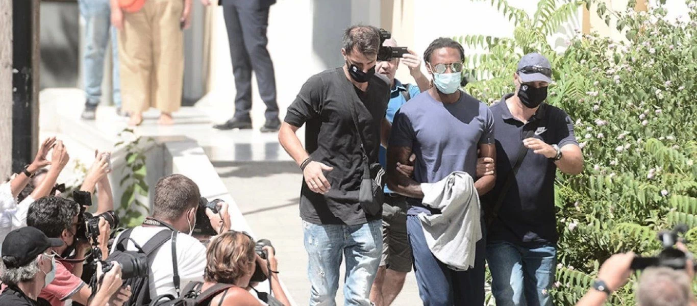 Υπόθεση Ρ.Σεμέδο: Η κατάθεση της 17χρονης - «Μου έδωσε αρκουδάκι της κόρης του και μετά με βίασε»